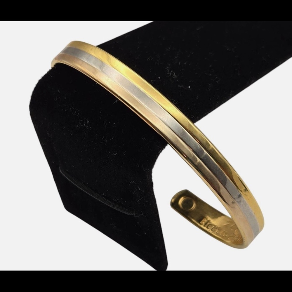 Two toned‎ magnetic healing bracelet 
24k gold plated